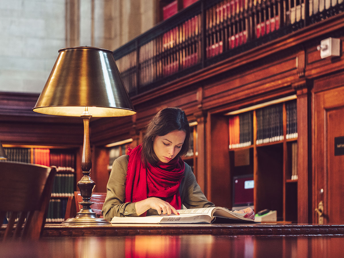 young-girl-in-the-library